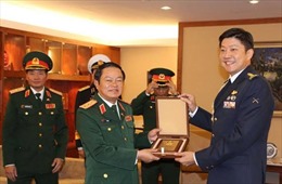 Đoàn đại biểu quân sự Việt Nam thăm Singapore